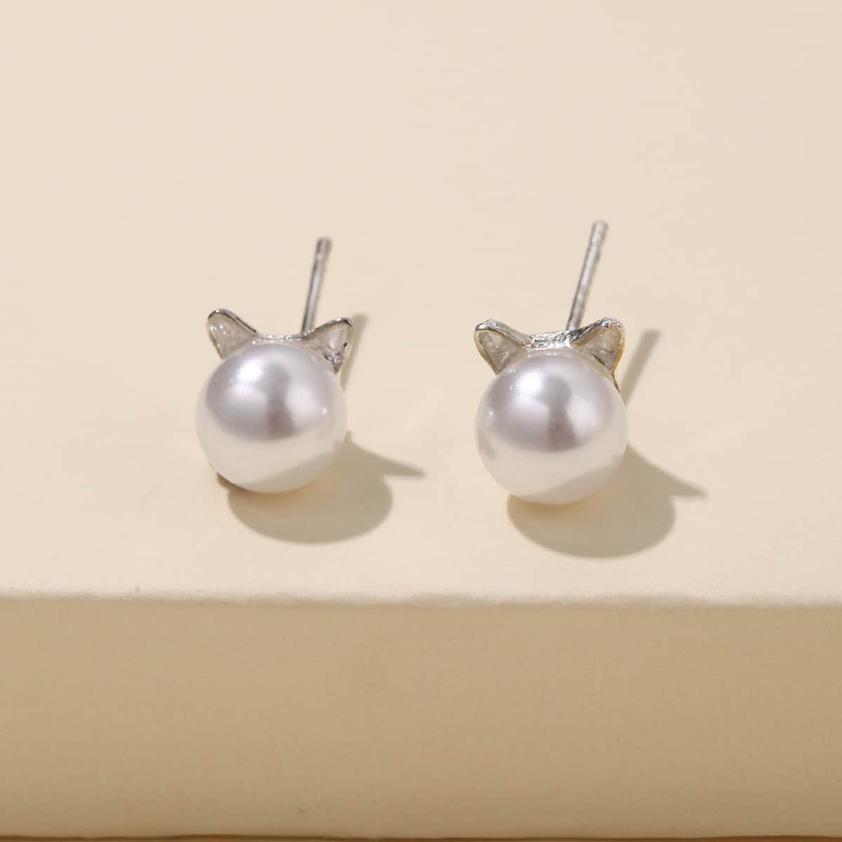 

Faux Pearl Decor Stud Earrings, White