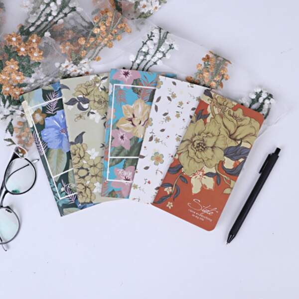 

1pc Flower Print Cover Random Notebook, Multicolor