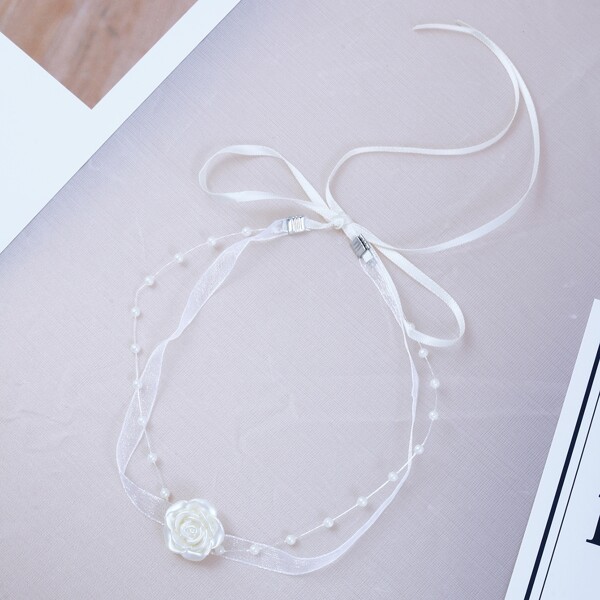 

Faux Pearl Flower Decor Choker, White