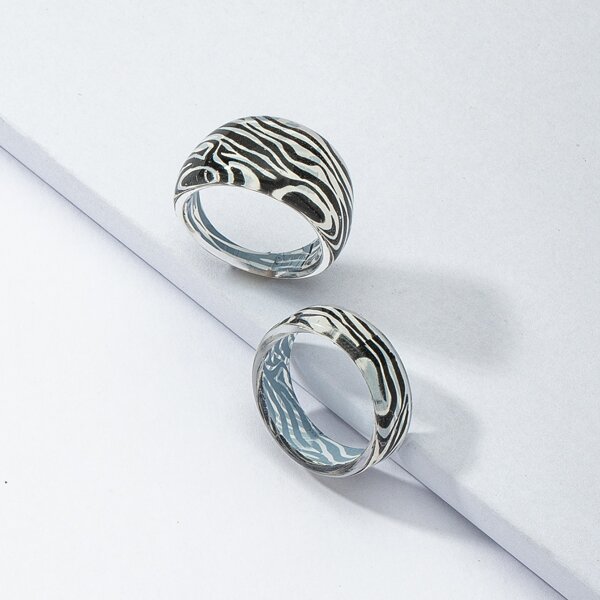 

2pcs Two Tone Ring, Black and white