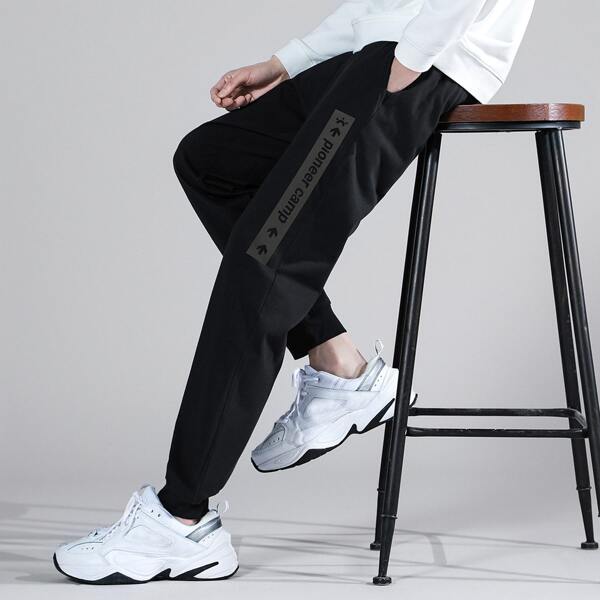 

Men Slant Pocket Letter Graphic Thermal Lined Sweatpants, Black