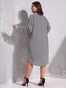 SHEIN Clasi 大碼條紋圖案口袋細節前排扣襯衫洋裝 - 黑與白 - 查看 2