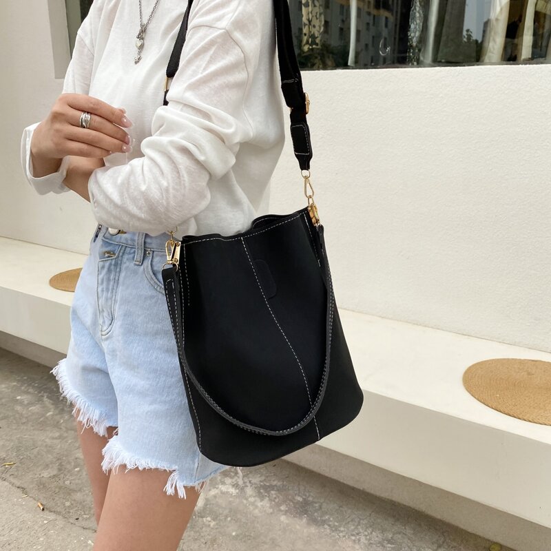 

Minimalist Large Capacity Bucket Bag, Black