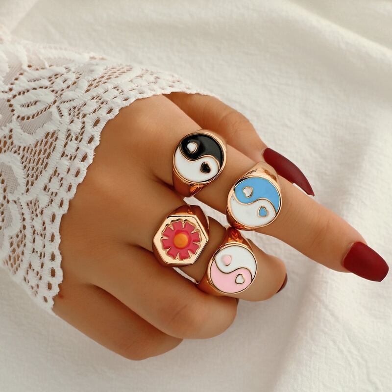 

4pcs Yin & Yang Graphic Ring, Multicolor