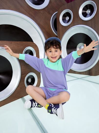 SHEIN Niñito Pullover de color combinado de hombros caídos