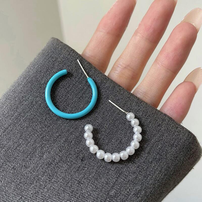 

2pcs Faux Pearl Hoop Earrings, Multicolor