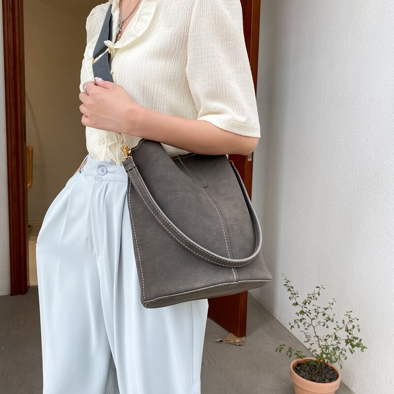 

Minimalist Bucket Bag, Grey