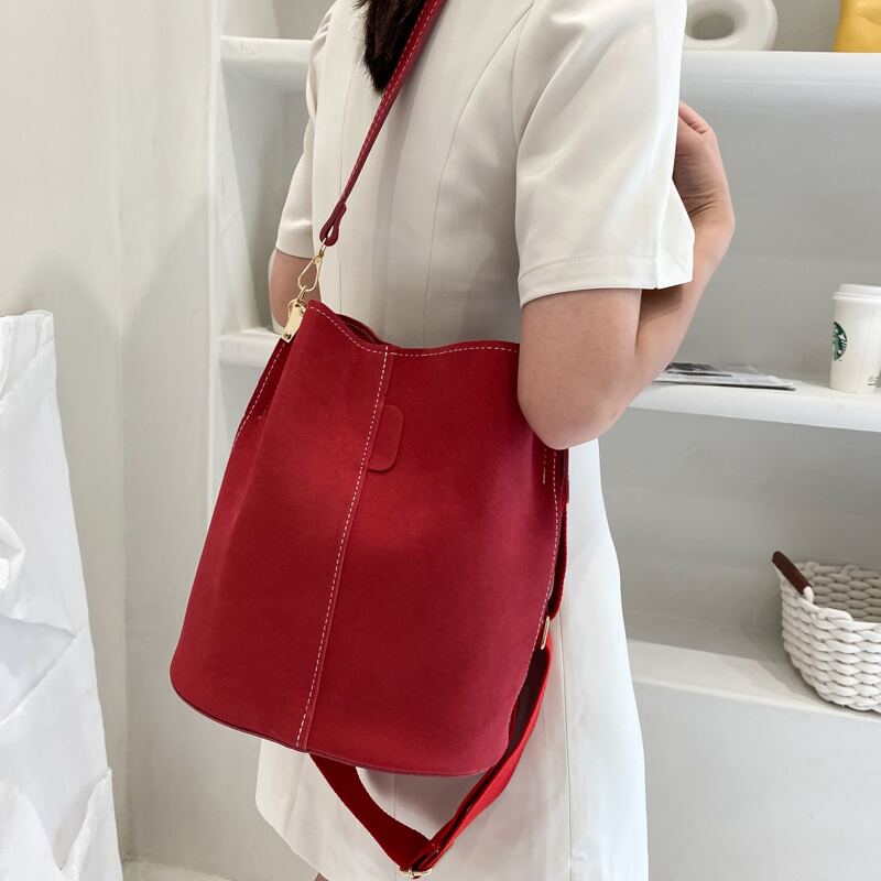 

Minimalist Bucket Bag, Red