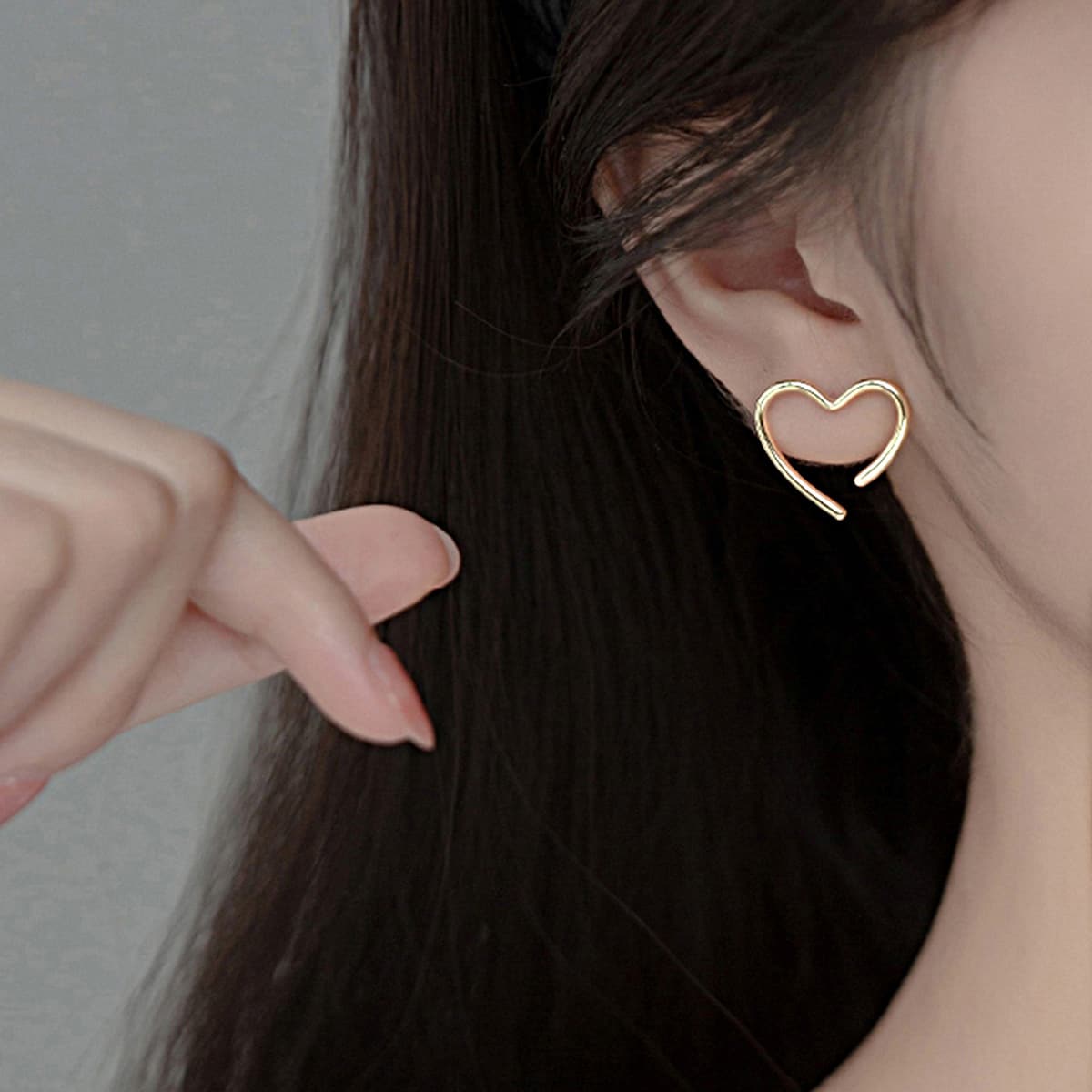 

Heart Decor Stud Earrings, Gold