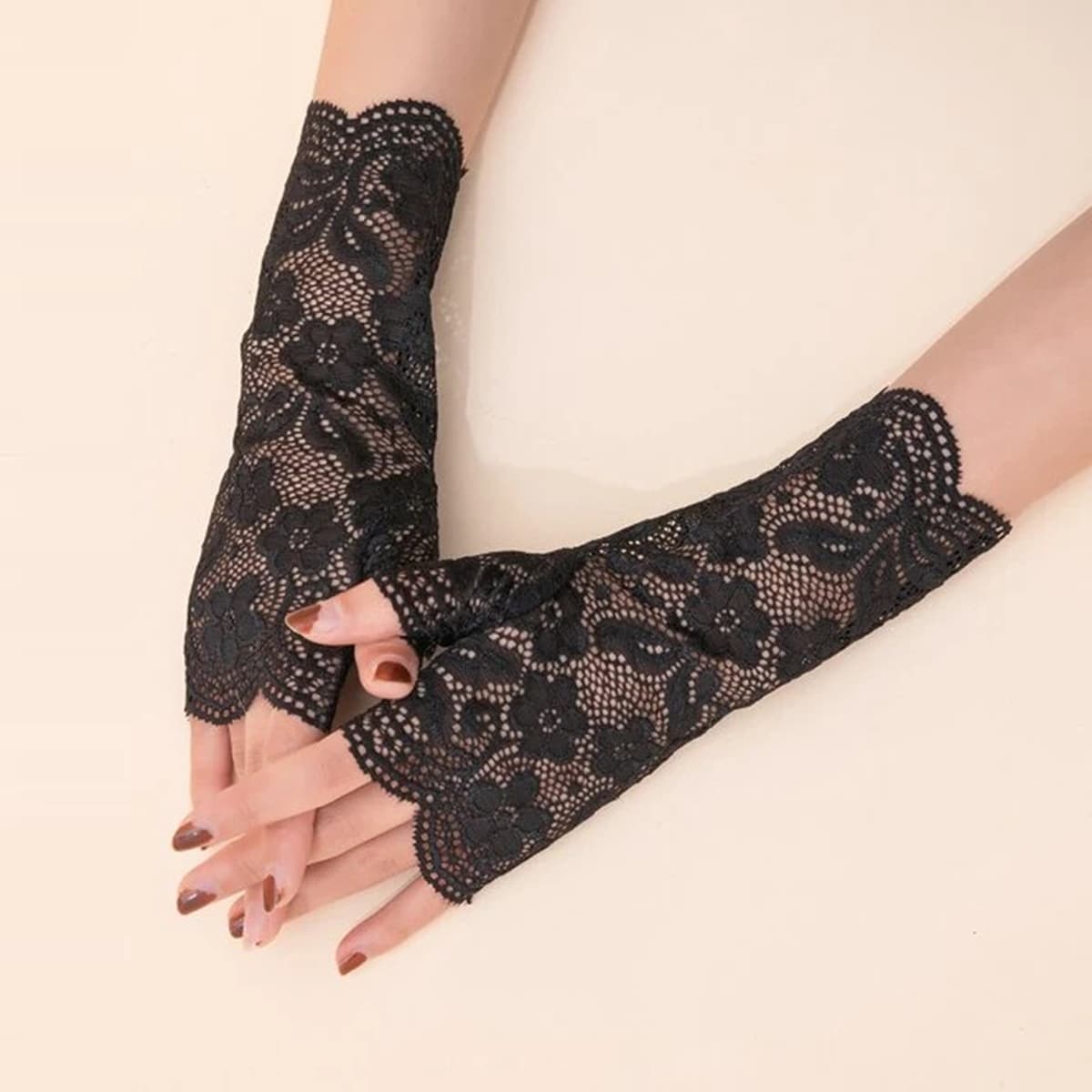 

Floral Lace Fingerless Gloves, Black