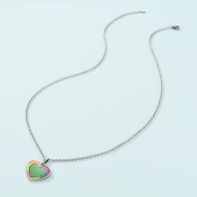 

Temperature Changing Color Heart Decor Chain Necklace, Silver