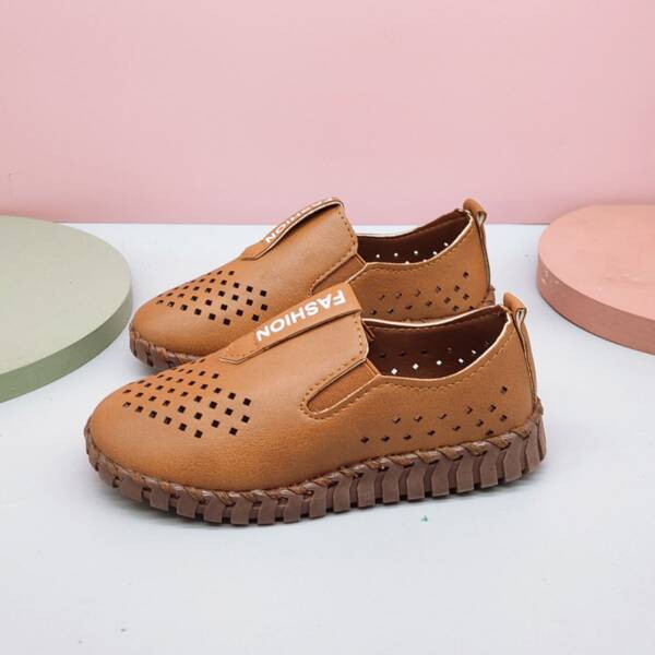 

Toddler Boys Hollow Out Letter Graphic Flats, Brown