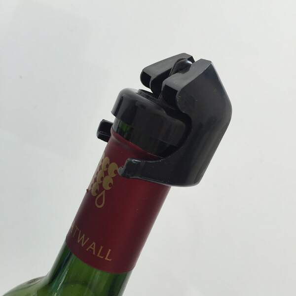 

1pc Random Color Wine Bottle Stopper, Black