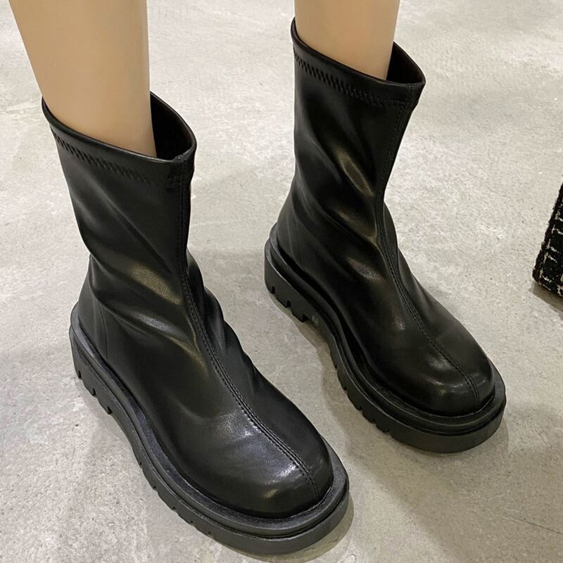 

Back Zipper Lug Sole Boots, Black