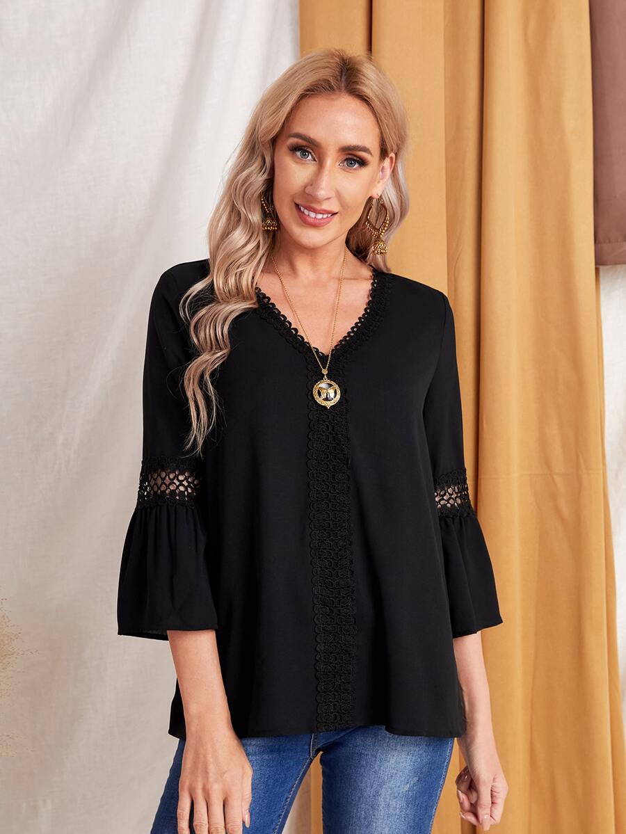 SHEIN Blusa unicolor con encaje escote V - Negro - Ver 1