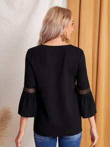 SHEIN Blusa unicolor con encaje escote V - Negro - Ver 2