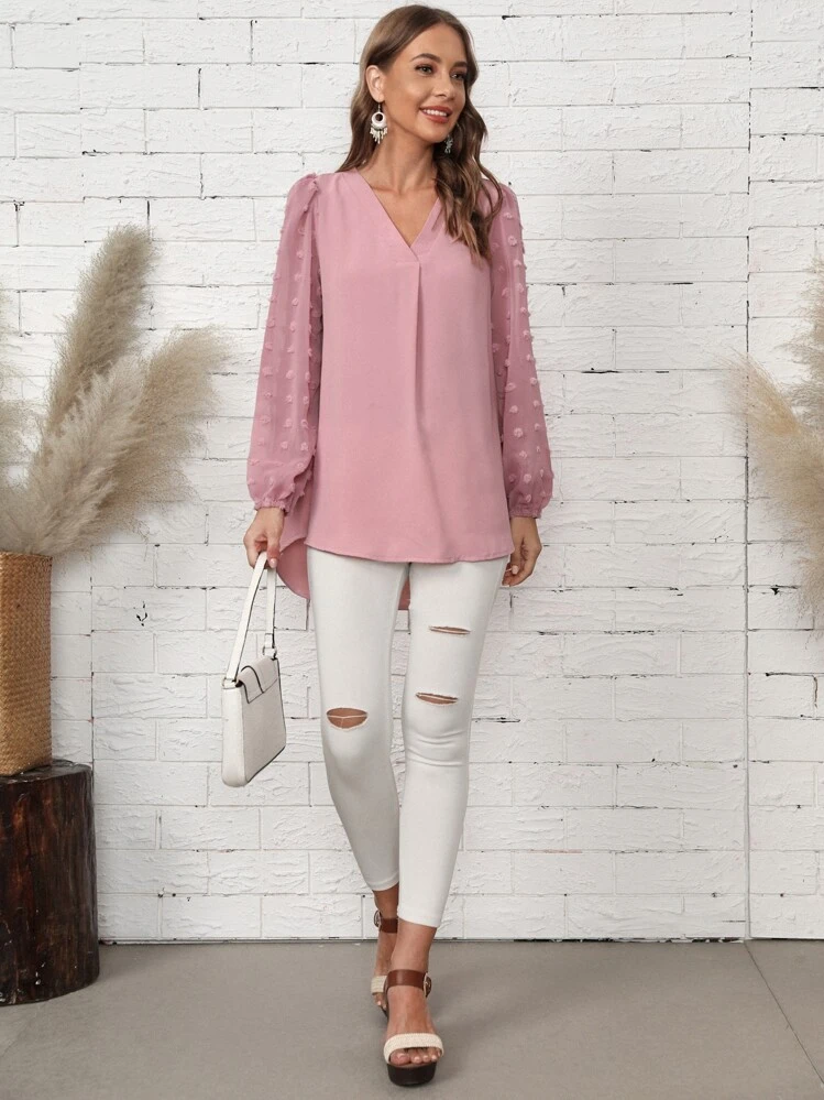 EMERY ROSE เสื้อเบลาส์ชายเสื้อไม่เท่ากันลายจุดสวิส สำหรับผู้หญิง - สีชมพูพาสเทล - ดู 5