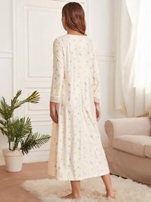 SHEIN 孕妇碎花蕾丝边休闲连衣裙，适合妈妈们在秋季和冬季穿着