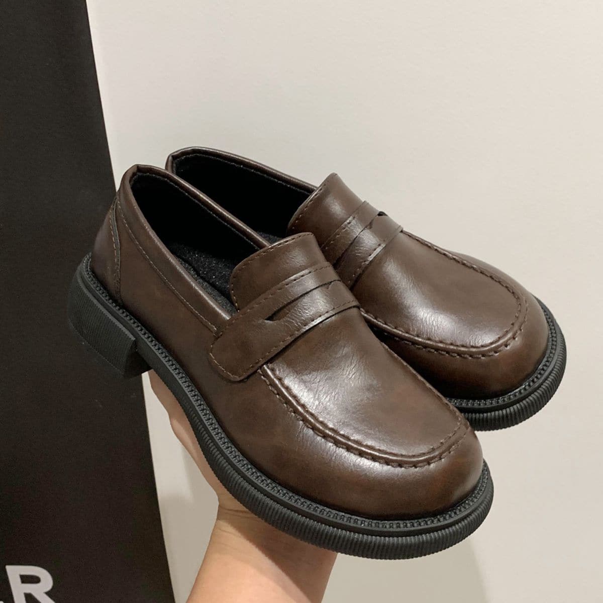 

Minimalist Round Toe Loafers, Brown