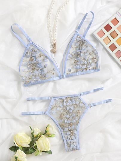 طقم ملابس داخلية مطرز بأزهار اجوف