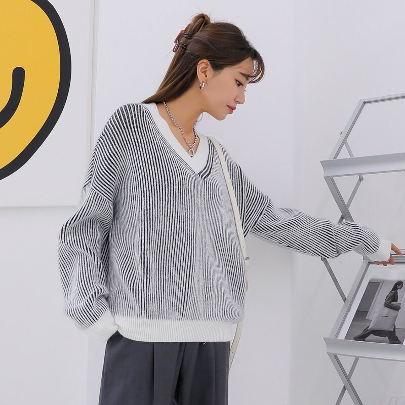 

Stripe Pattern Drop Shoulder Sweater, Black and white