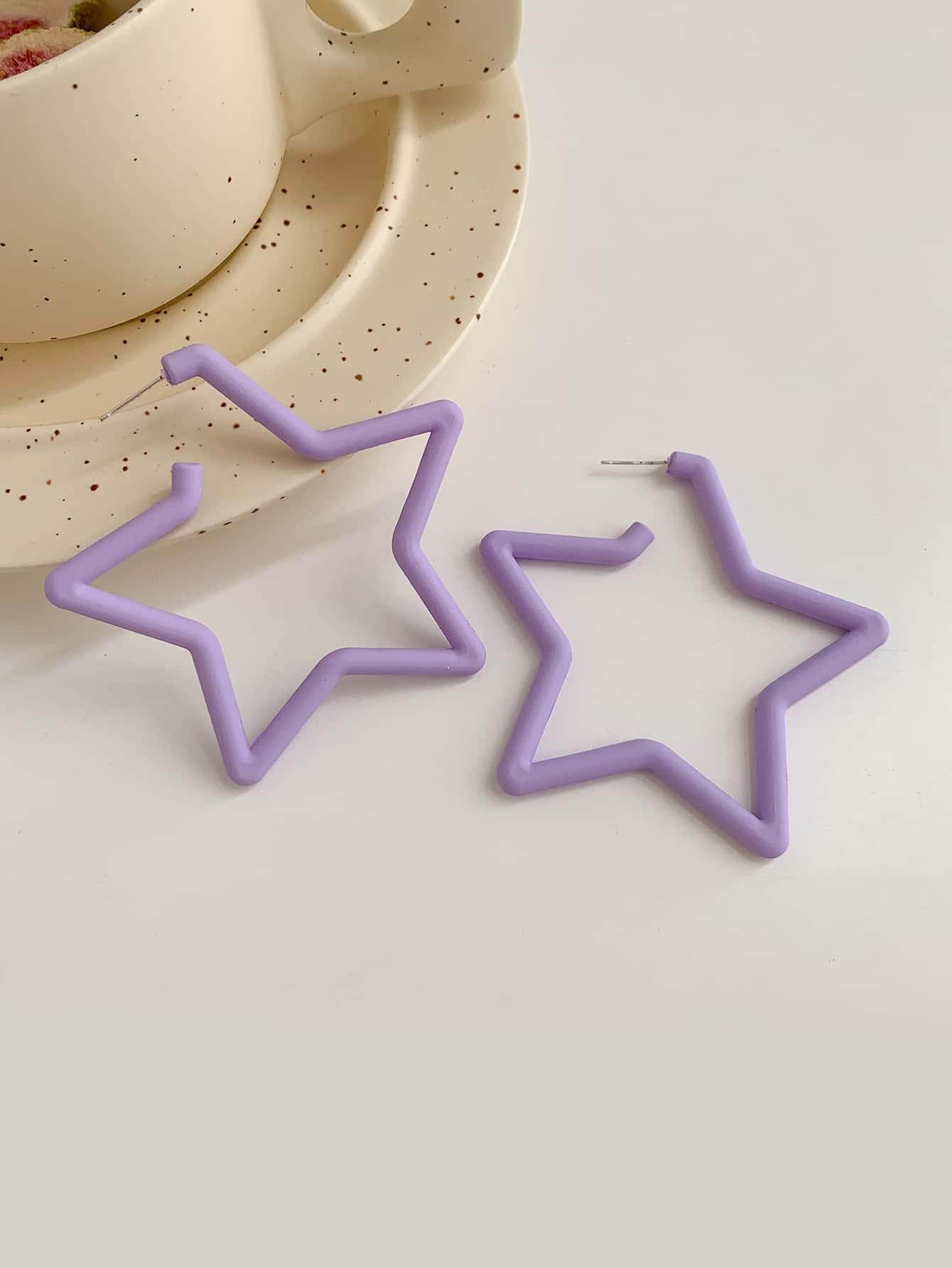 Orecchini Pendenti A Forma Di Stella A Cinque Punte, Colore Oro, In Metallo. Design Semplice E Moderno, Piccoli E Leggeri, Perfetti Per L'uso Quotidiano. Ideali Per Donne, Ragazze, E Come Regalo Per Compleanni O Feste. Dimensioni: 9,8 X 4,4 X 1,3 Cm.