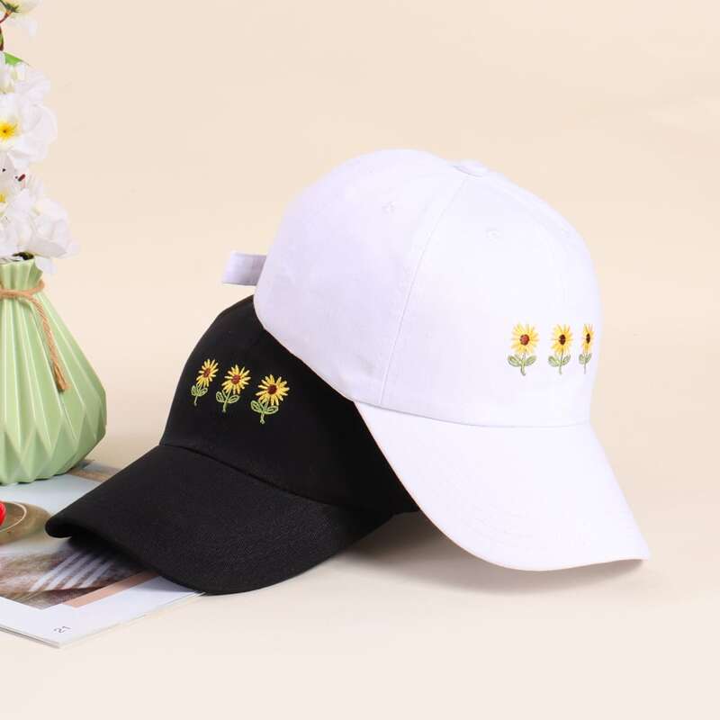 

2pcs Flower Graphic Baseball Cap, Black and white