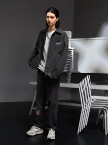 IIWII by Victor R Hombres Cazadora con estampado de letra de hombros caídos con parche de bolsillo - Gris Oscuro - Ver 6