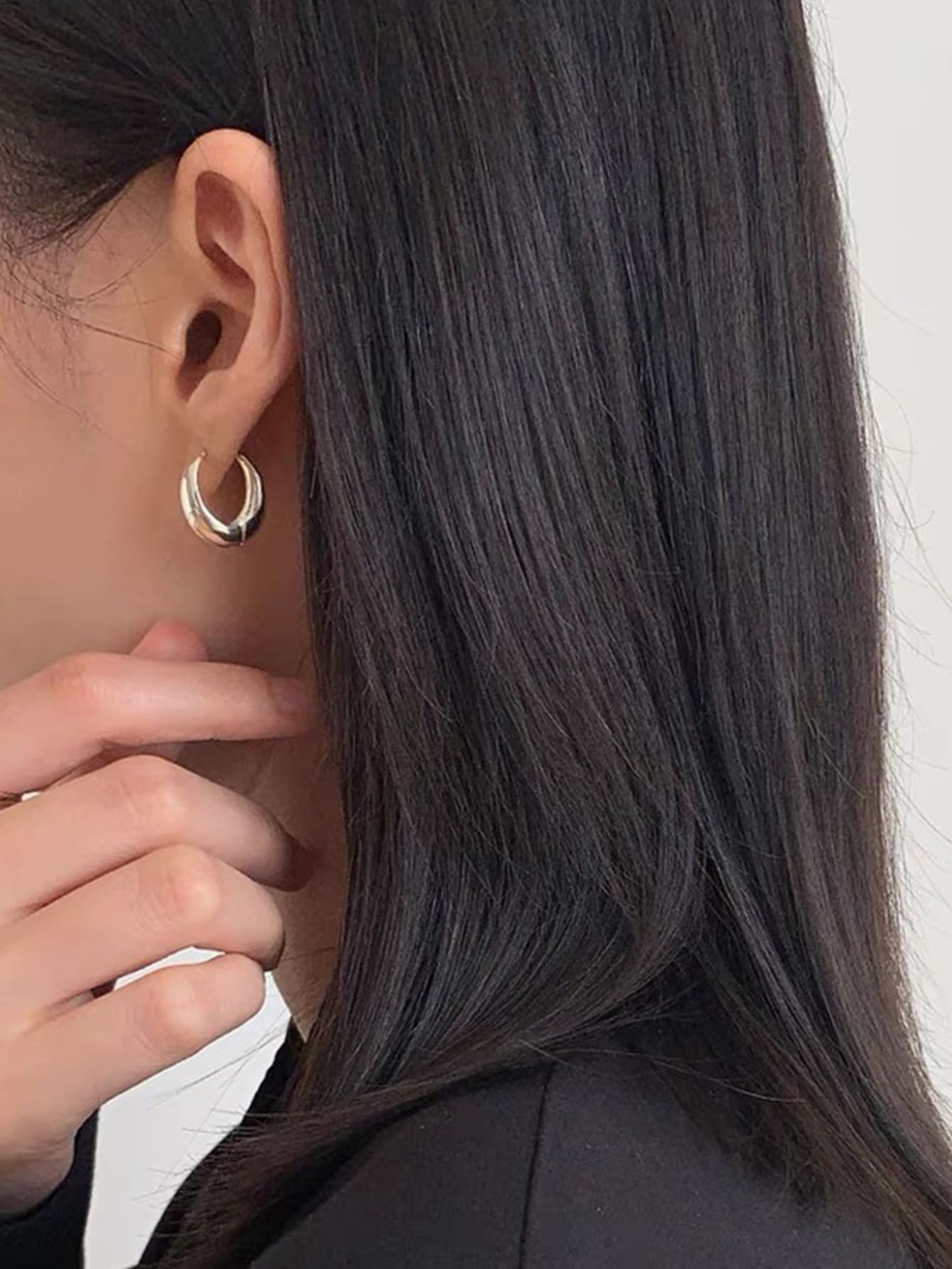 Vòng khuyên tai đơn giản