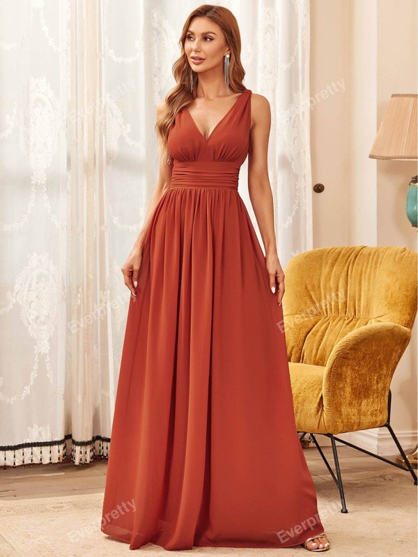 Vestido formal largo de gasa elegante de verano con cuello en V sin mangas y fruncido en color naranja quemado para dama de honor o invitada de boda
