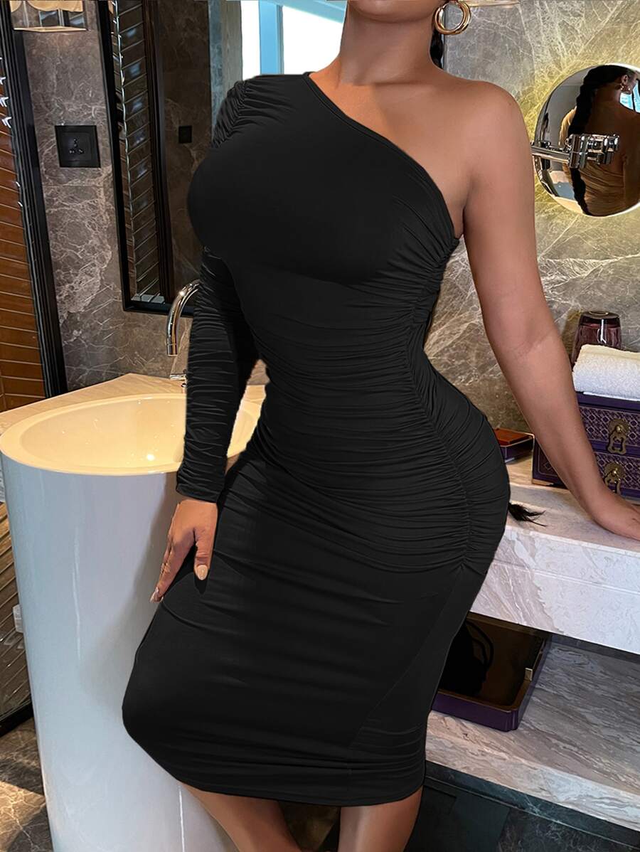 SHEIN SXY Dopasowana sukienka z marszczeniem na jedno ramię - Czarne - Zobacz 1