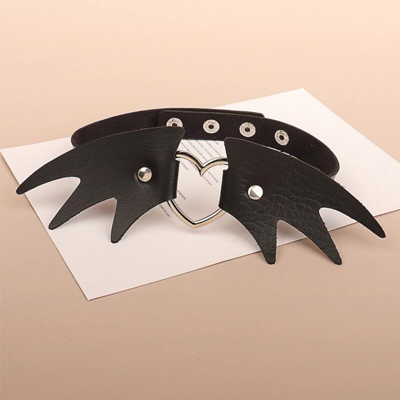 

Heart Decor Choker, Black
