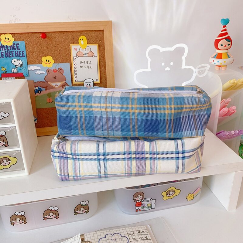 

1pc Plaid Random Pencil Case, Multicolor