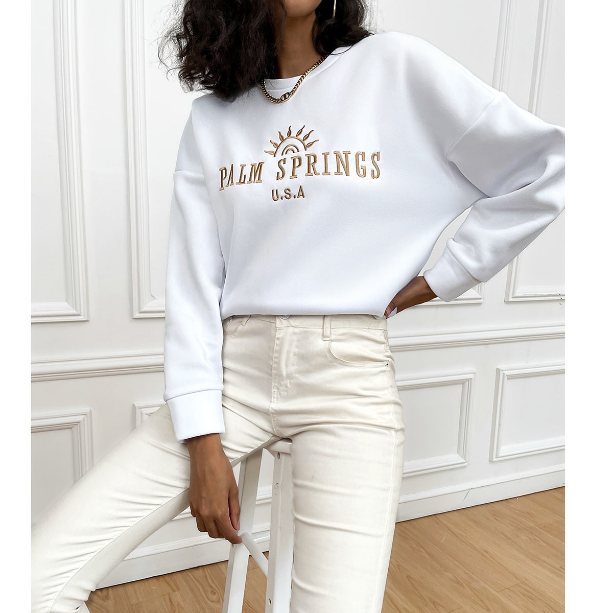 Пуловер с вышивкой солнца и букв