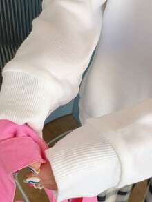 Pullover Bahu Jatuh dengan Motif Gambar & Huruf - Putih - View 3