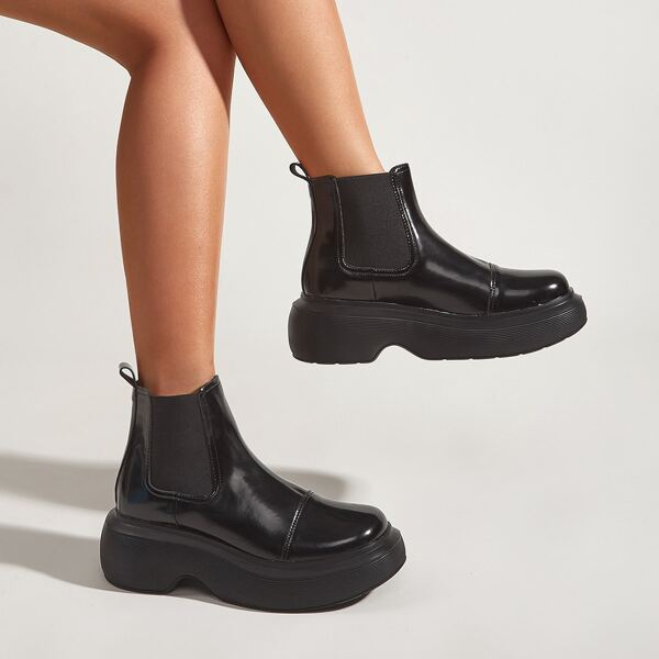 

Minimalist Chelsea Boots, Black