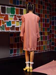 IGNACIO CARRASCO 鎖眼領口網紗荷葉邊衛衣連衣裙 - 藕粉色 - 查看 2