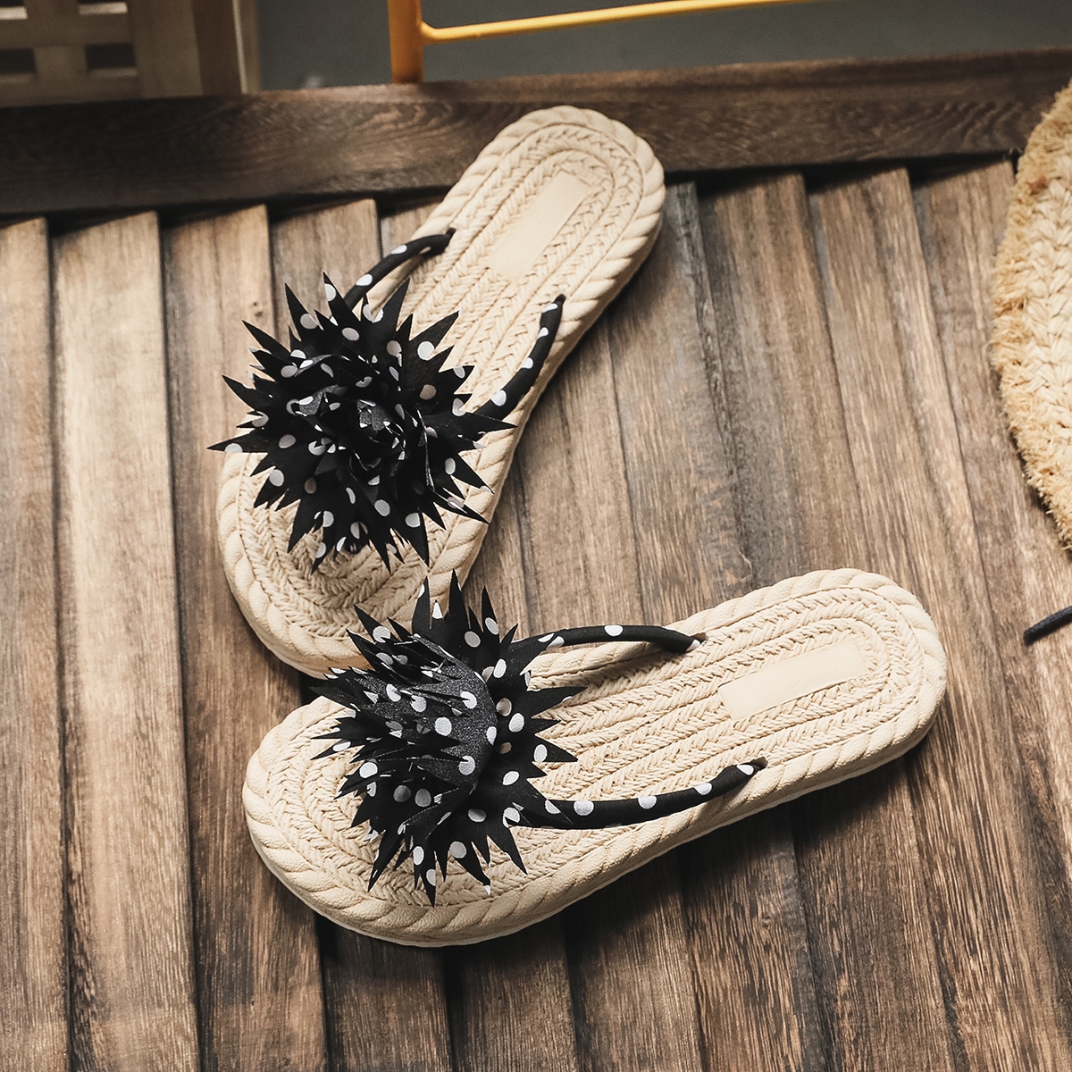 Вьетнамки в горошек с цветком