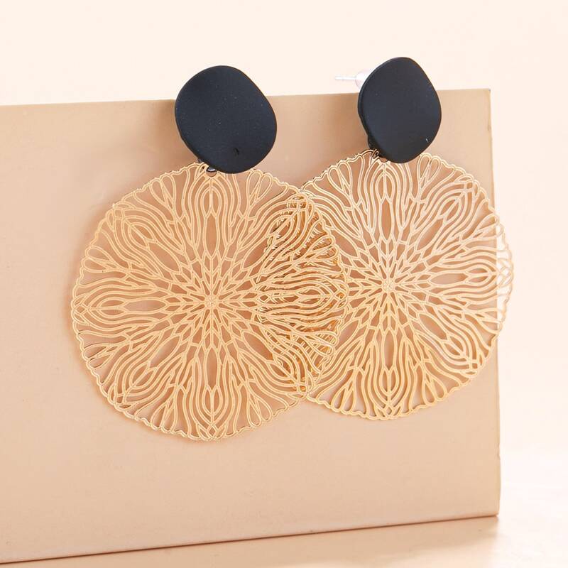 

Hollow Out Geo Earrings, Gold