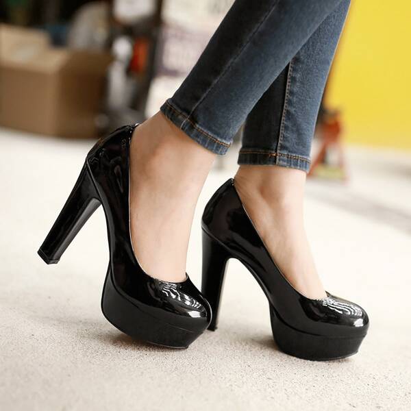 

Minimalist Platform Court Pumps, Black