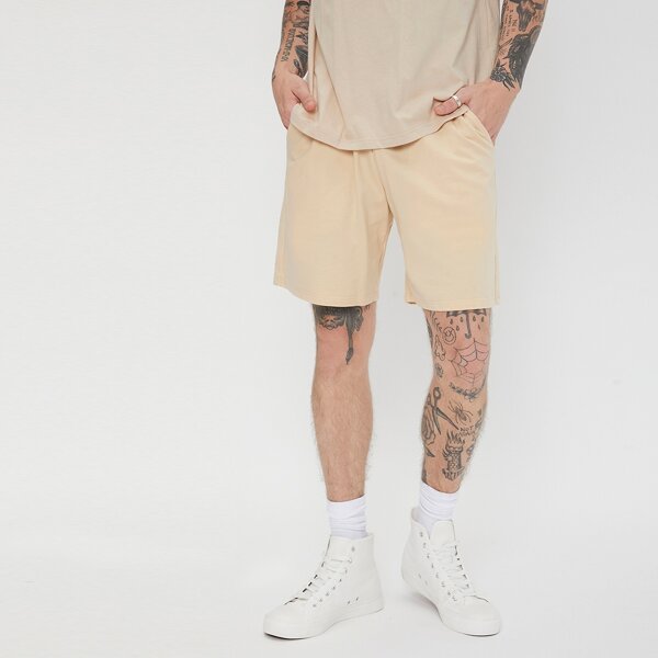 

Men Solid Slant Pockets Shorts, Apricot