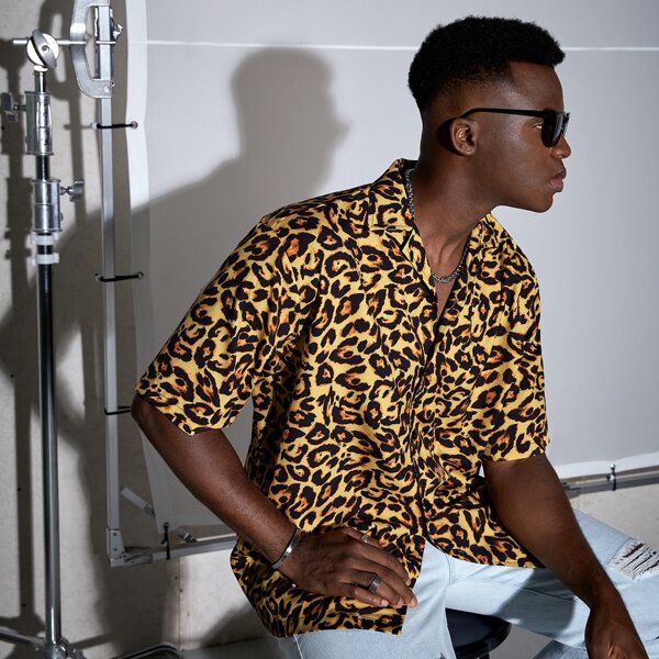 

Men Leopard Print Lapel Neck Shirt, Multicolor