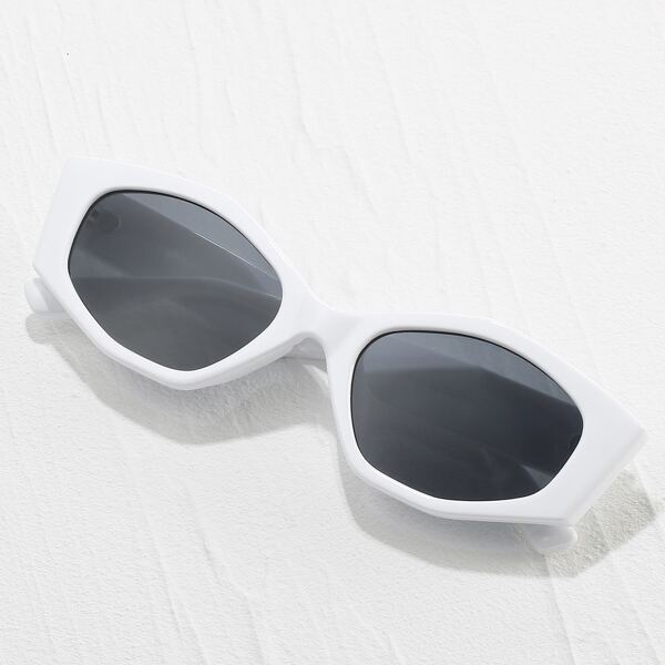 

Geometric Frame Sunglasses
