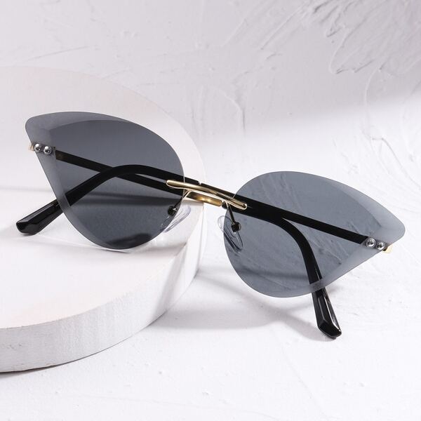 

Cat Eye Sunglasses