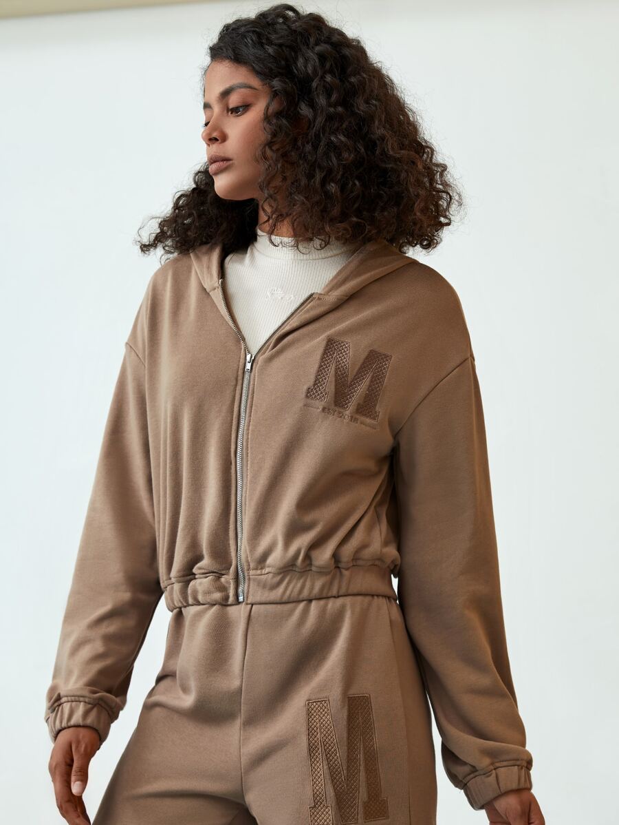 SHEIN EZwear 字母刺繡貼布拉鏈連帽衫 - 摩卡棕 - 查看 1