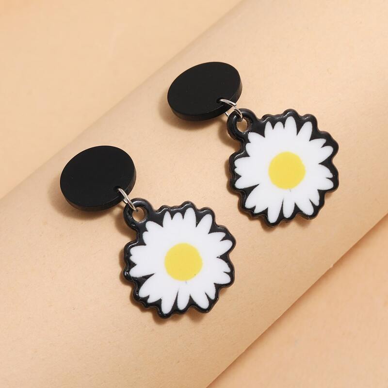 

Daisy Graphic Drop Earrings, Multicolor