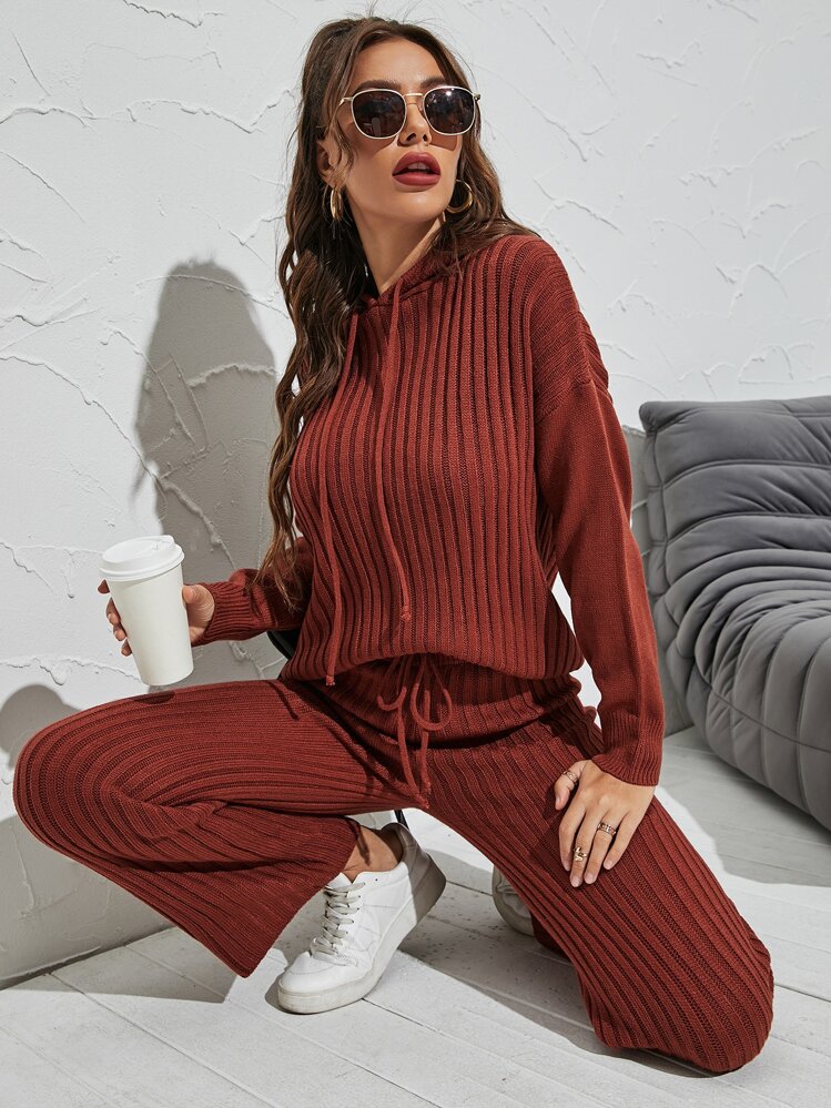 Mulvari Suéter con capucha tejido de canalé unicolor con pantalones tejidos - Color caoba - Añade 1