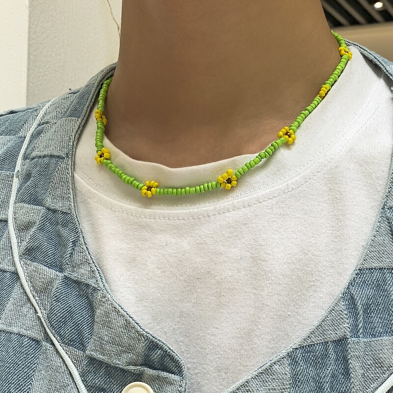 

Guys Floral Beaded Necklace, Green