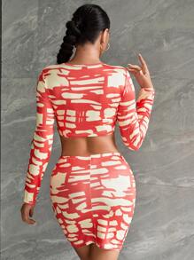 Zolique Graphic Print Knot Front Crop Top & Bodycon Skirt - Multicolor - View 2