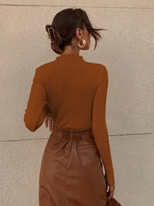 RueChic Jersey de cuello alto tejido de canalé unicolor - Marrón - Ver 2